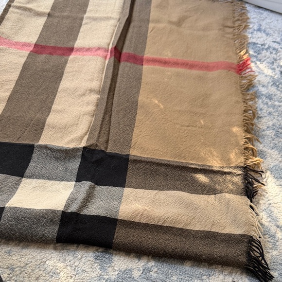 Authentic Burberry Fringe Scarf - Picture 2 of 2